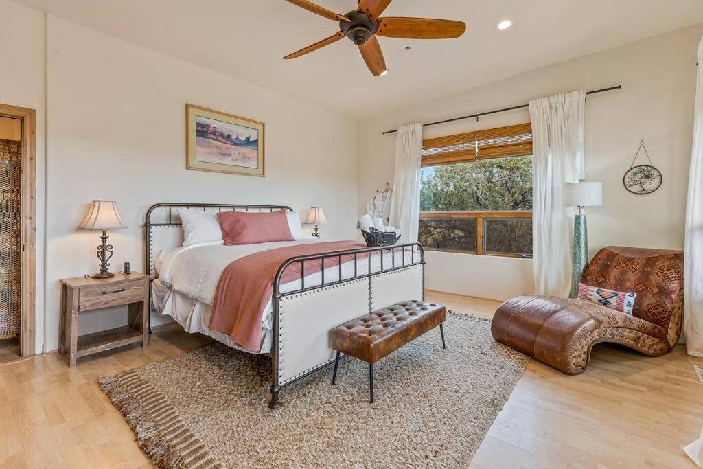 Close To Fresh Creek! Sleeps 12 ~ Amazing Views W/Serene Open Space ~ Hot Tub + Game Room ~ Trails Outside 세도나 외부 사진