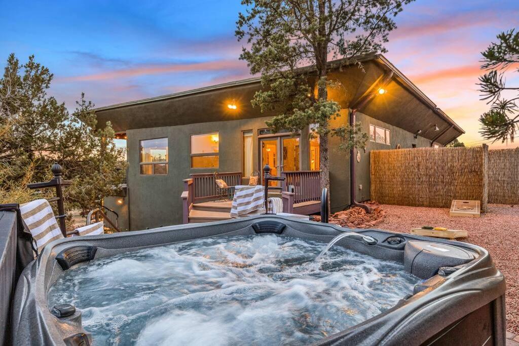 Close To Fresh Creek! Sleeps 12 ~ Amazing Views W/Serene Open Space ~ Hot Tub + Game Room ~ Trails Outside 세도나 외부 사진