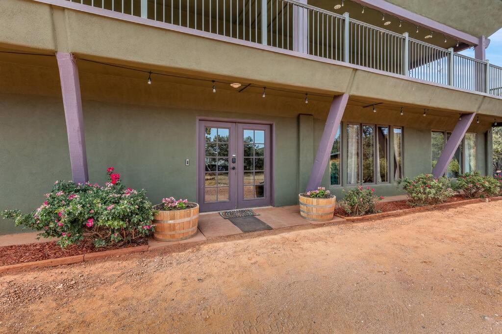 Close To Fresh Creek! Sleeps 12 ~ Amazing Views W/Serene Open Space ~ Hot Tub + Game Room ~ Trails Outside 세도나 외부 사진