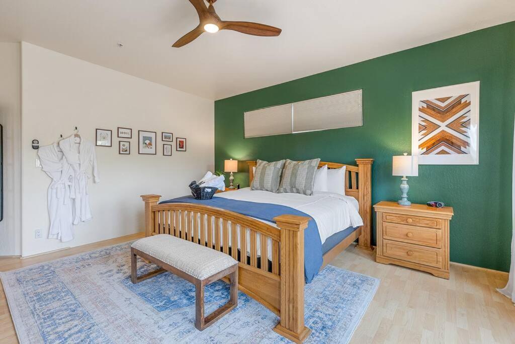Close To Fresh Creek! Sleeps 12 ~ Amazing Views W/Serene Open Space ~ Hot Tub + Game Room ~ Trails Outside 세도나 외부 사진