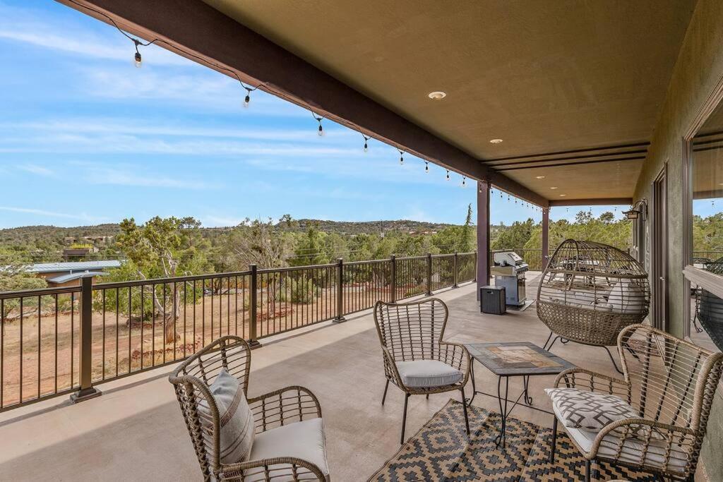 Close To Fresh Creek! Sleeps 12 ~ Amazing Views W/Serene Open Space ~ Hot Tub + Game Room ~ Trails Outside 세도나 외부 사진