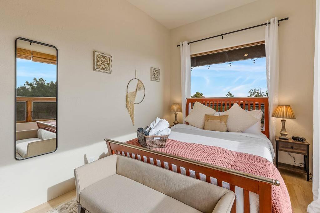Close To Fresh Creek! Sleeps 12 ~ Amazing Views W/Serene Open Space ~ Hot Tub + Game Room ~ Trails Outside 세도나 외부 사진